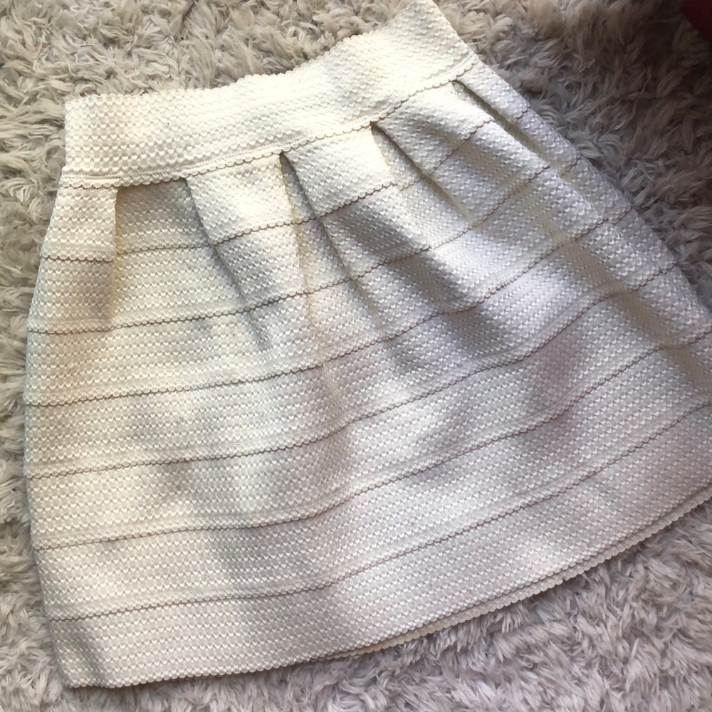 Cream skirt! Size large.
